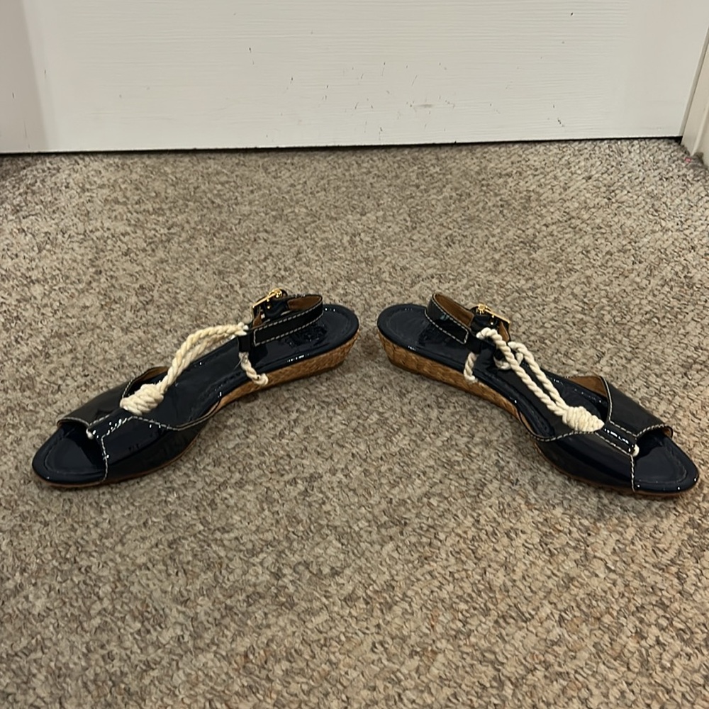 Tory Burch Navy Patent Leather Rope Strap Sandals with Gold Logo - Picture 5 of 8